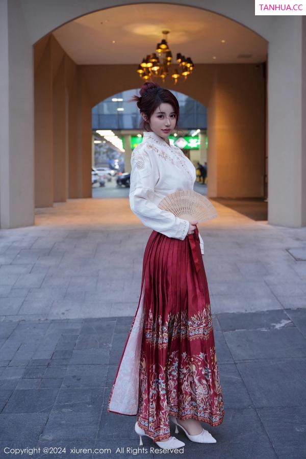 美七Mia  [XiuRen]高清写真图 2024.01.19 No.7985 美七Mia 古装美腿第14张图片